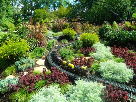 Pam's English Cottage Garden: Garden Railway