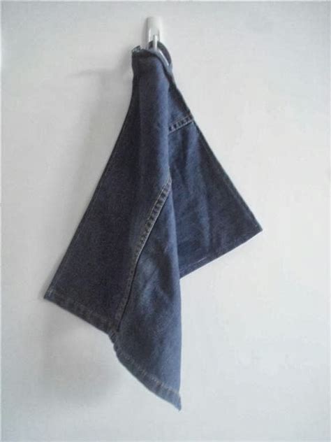 The Do-It-Yourself Mom: DIY Upcycled Blue Jean Kitchen Towels