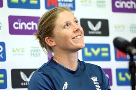 Heather Knight addresses the media | ESPNcricinfo.com