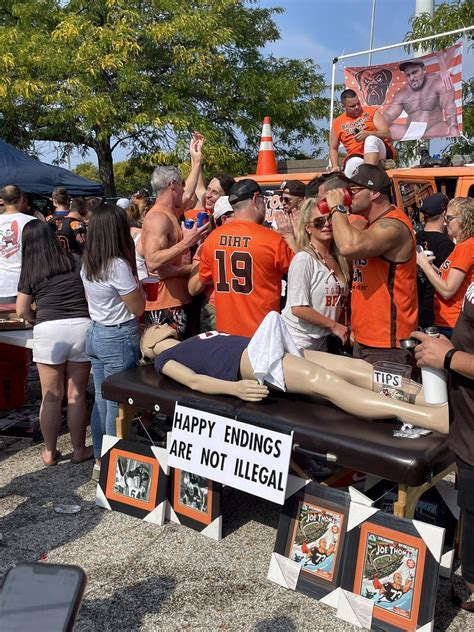 Cleveland Browns tailgate : r/awfuleverything