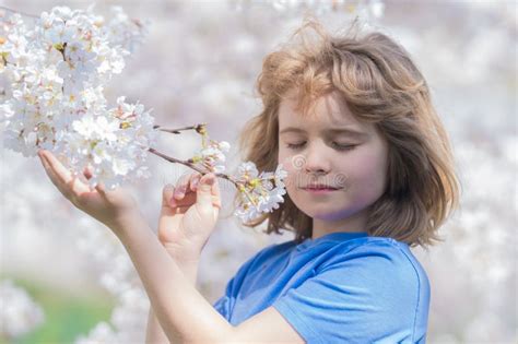 29,898 Kid Smiling Flowers Stock Photos - Free & Royalty-Free Stock Photos from Dreamstime