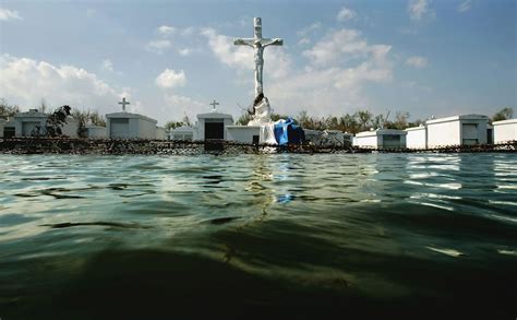 32 Harrowing Photos of the Hurricane Katrina Aftermath - [site:name] | Essence