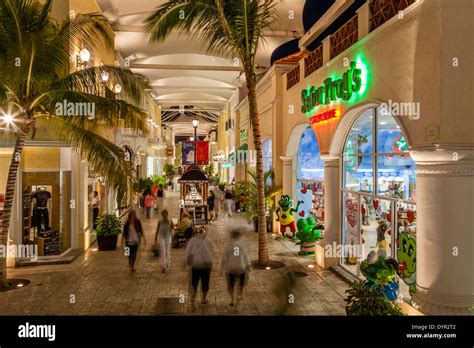 La Isla Shopping Village, Cancun, Quintana Roo, Mexico Stock Photo ...