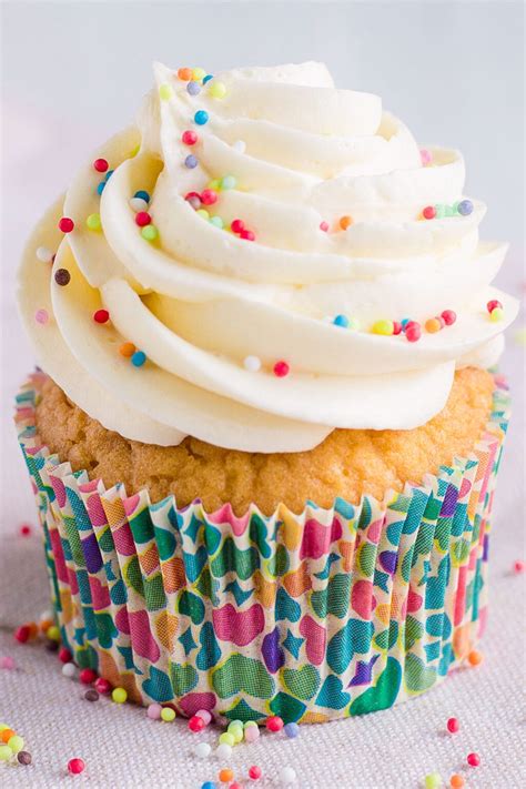 Cream Cheese Frosting (for cupcakes and cake) - Brooklyn Farm Girl