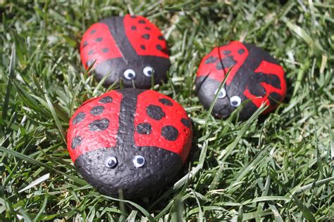 LoveLaughPlay: Cute (and Easy) Ladybug Pet Rocks!