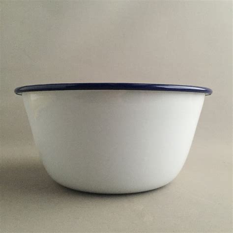 Set of 5 enamel bowls