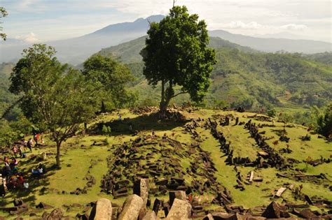 Pelangi Indonesia: Situs Megalit Gunung Padang, Cianjur