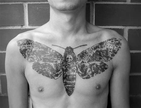 Aggregate more than 64 moth arm tattoo super hot - in.cdgdbentre