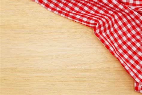 Wrinkled red gingham fabric on rustic wood plank background, with copy space. 38700931 Stock ...