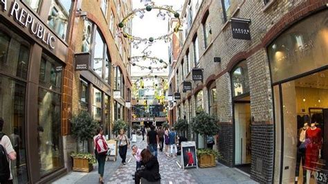 St Martin's Courtyard - Shopping - Shopping Area - visitlondon.com