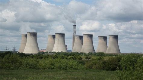 Cottam coal power station closure puts 300 jobs at risk - BBC News