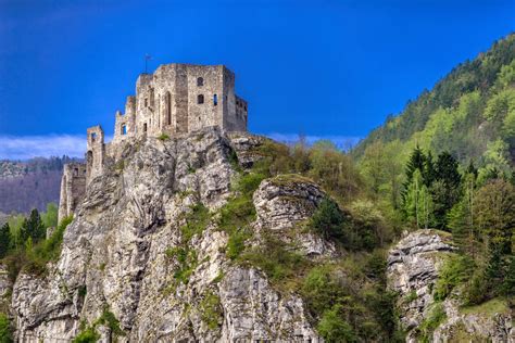 10 most beautiful castle ruins in Slovakia - Slovakia.travel