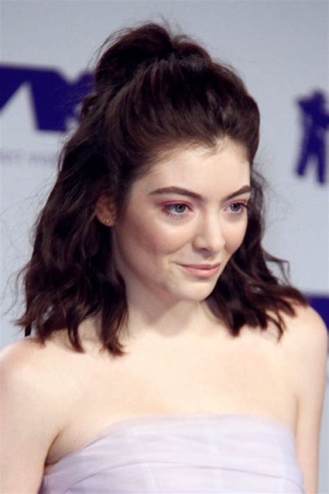 Lorde's Hairstyles & Hair Colors | Steal Her Style