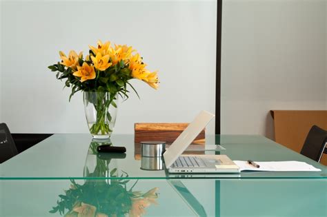 How to Keep Office Flowers Fresh | Planteria Group