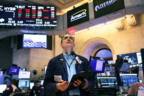 S&P, Dow, Nasdaq close slightly lower; 10-year yield climbs (DJI) | Seeking Alpha