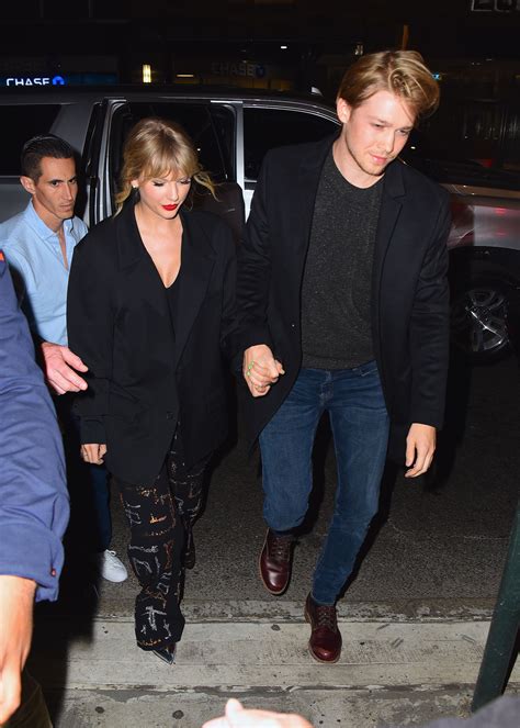 Flipboard: Here's how Taylor Swift and Joe Alwyn celebrated Christmas ...