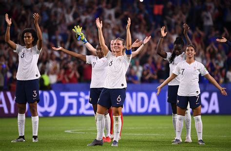 zvrhlík prísne hravý women french futbal kraul Clip motýľ plátno