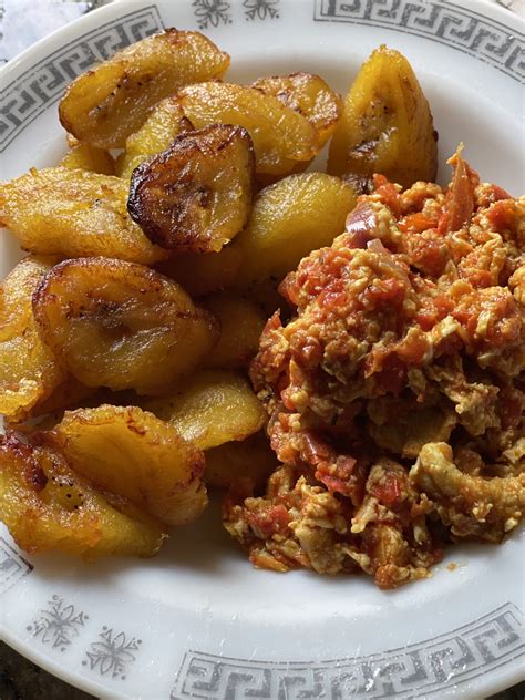 Fried plantain and egg sauce - AfricanFoodies.com