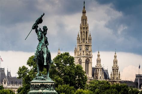 Vienna City Hall – a striking landmark of the city of Vienna - vienna-trips.at