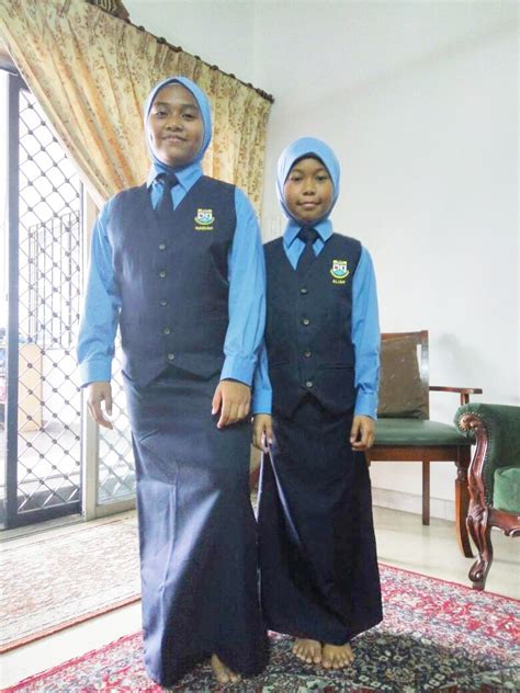 Baju Pengawas Sekolah Rendah Perempuan