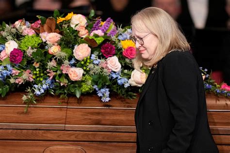 Presidents and fellow first ladies join memorial service for Rosaylnn ...