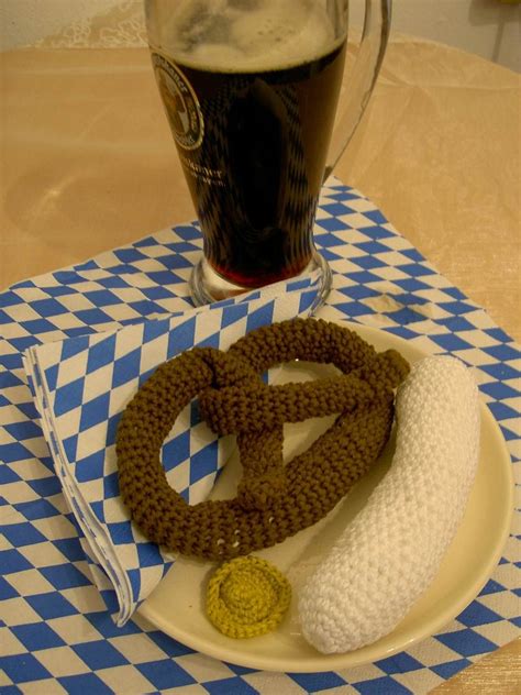 Weißwurst Frühstück | Weißwurst und Brezn gehören zum bayeri… | Flickr