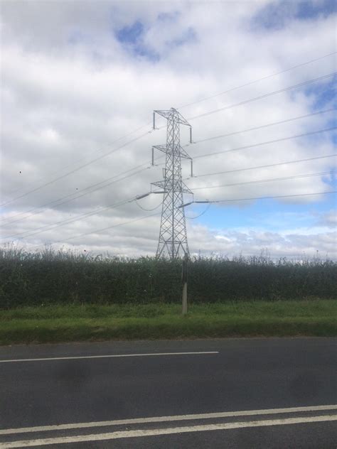 What's the reason for this unusual transmission tower (pylon) design? - Electrical Engineering ...