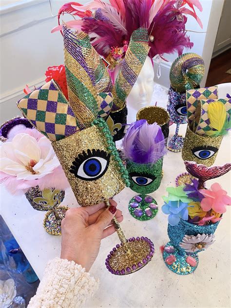 How to Make a Mardi Gras Glitter Cup Throw | Cobalt Chronicles