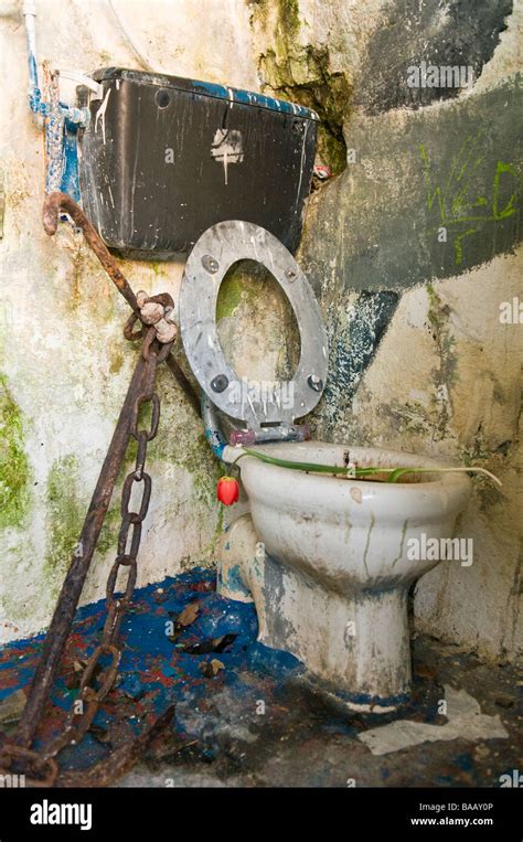 Worst toilet in ireland hi-res stock photography and images - Alamy