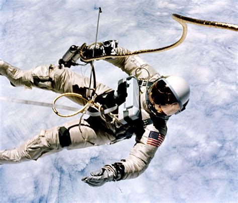 The 1st American Spacewalk in NASA Photos | Space