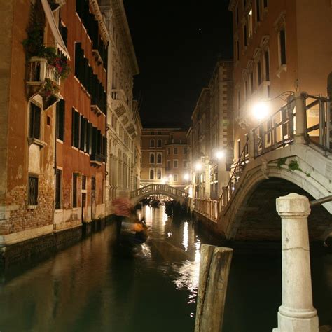 Ride a in gondola at night in Venice - Italy | Venice italy, Dream ...