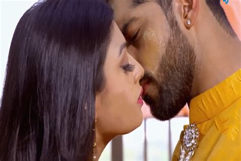 FINALLY! Shaurya and Mehek's SENSUOUS romance on their wedding night in 'Zindagi Ki Mehek'!