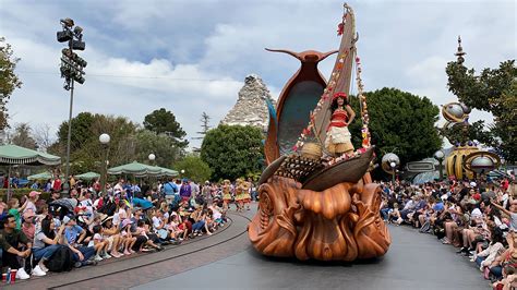 PHOTOS, VIDEO: New "Magic Happens" Parade Debuts at Disneyland - WDW ...