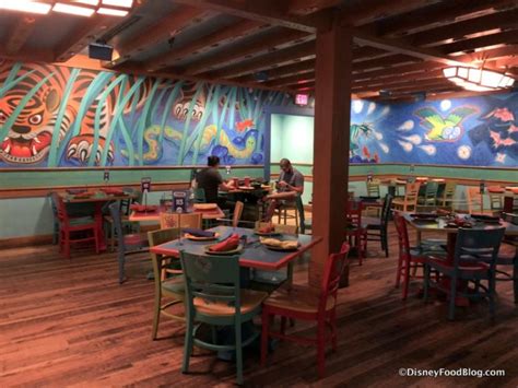 Review! NEW Pizzafari Family-Style Dining in Disney World’s Animal Kingdom