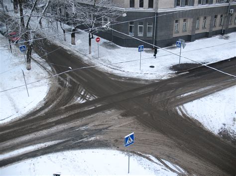 File:Crossroad in winter 2.jpg - Wikimedia Commons