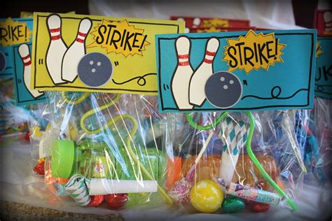 The cutest bowling goodie bags ever! It is not easy finding bowling themed party decor so I had ...