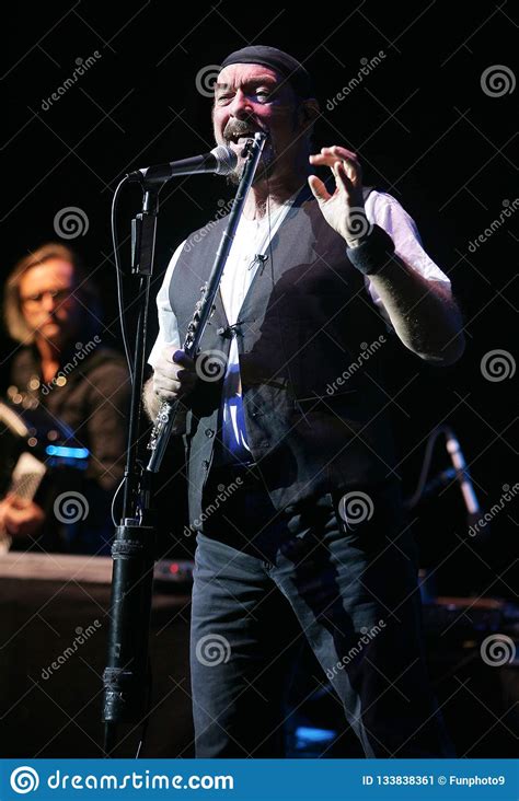 Jethro Tull Performs in Concert Editorial Photo - Image of hollywood, anderson: 133838361