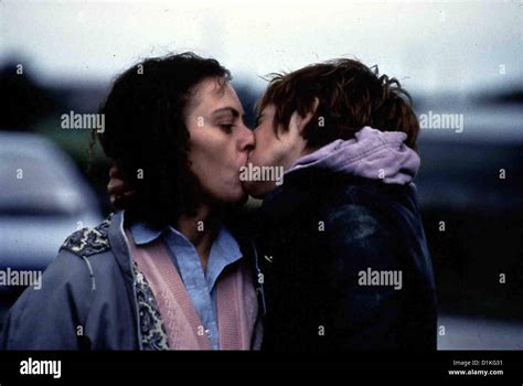 Butterfly Kiss Butterfly Kiss Saskia Reeves, Amanda Plummer Miriam (Saskia Reeves,l) verliebt ...