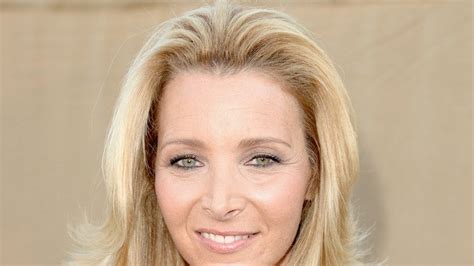 Lisa Kudrow Explains Why the “Friends” Pilot Made Executives Nervous ...