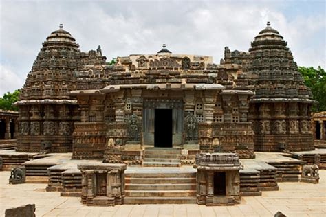 Ancient Hindu temple in Pakistan : r/bizarrebuildings