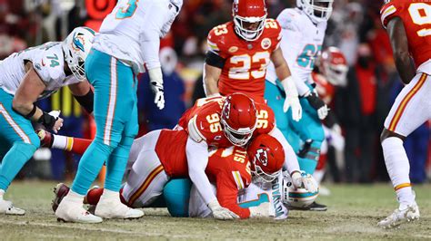 SACK: Kansas City Chiefs defensive linemen George Karlaftis and Chris ...