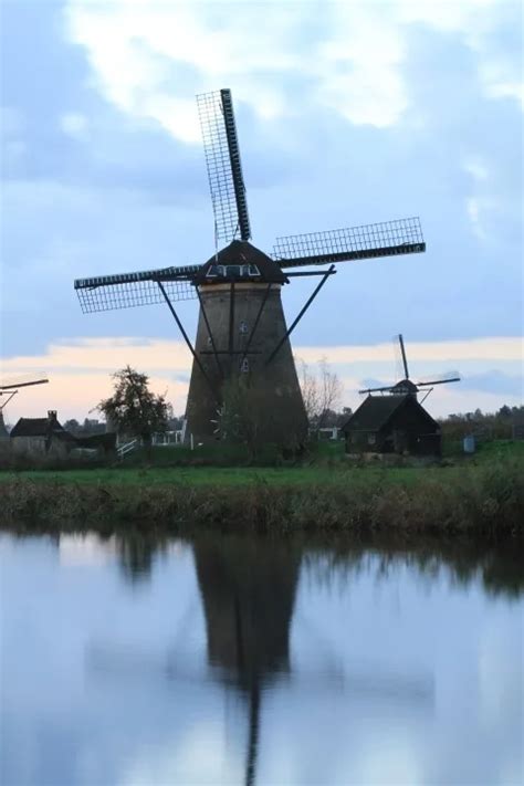 Walking through Kinderdijk, A UNESCO World Heritage Site - Reflections ...