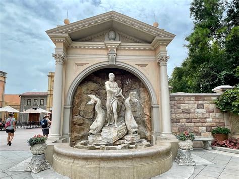 A Reason to Stroll and Linger: The Fountain in the Italy Pavilion of ...