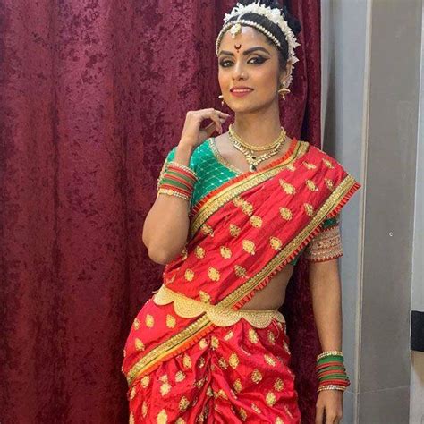 Naagin 4 actress Sayantani Ghosh looks beautiful in this traditional attire