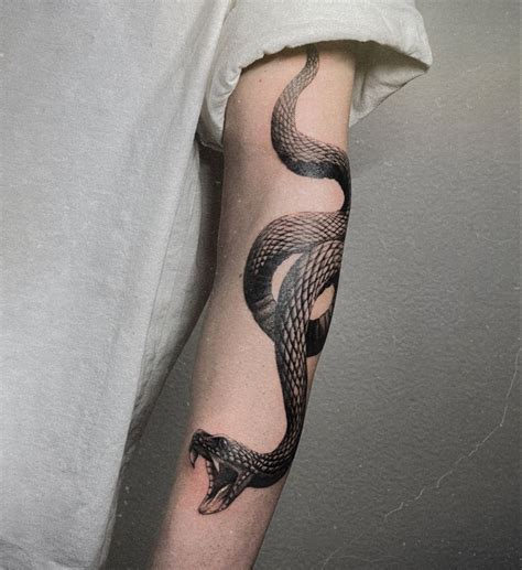 Snake Tattoo Realistic | Tatuaggi artistici, Idee per tatuaggi, Tatuaggi