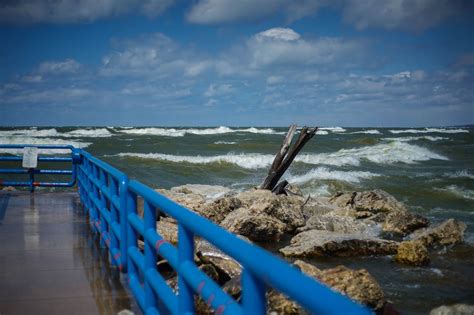 Large Lake Michigan waves hit piers during gale warning - mlive.com