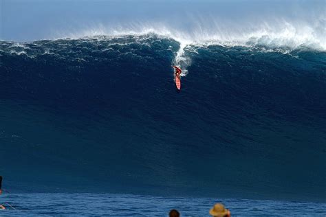 El precio por surfear olas gigantes - Surf 30