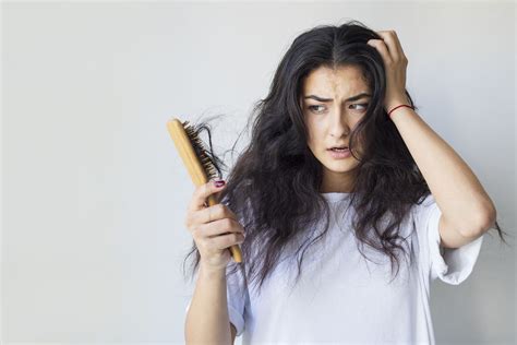 Brittle Hair: Signs of Dryness and How to Correct It