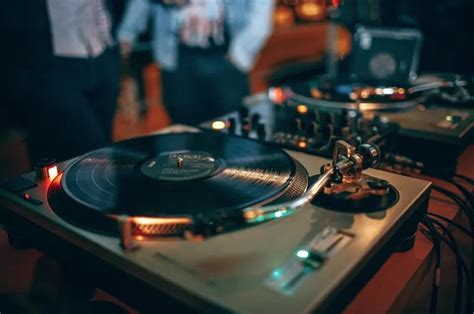 The Evolution of DJing: Unveiling DJ Milestones| EveryBodyisaDJ