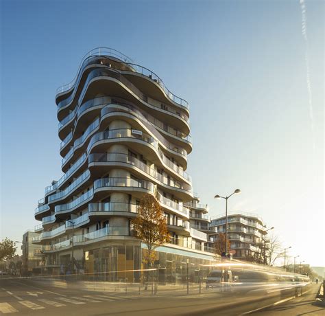 Courbes Residential Building / Christophe Rousselle Architecte | ArchDaily